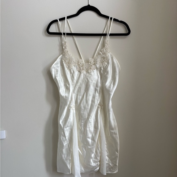 Vintage Cream Slip with Floral Lace - Size Medium - Picture 2 of 8